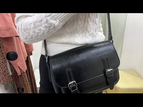 ❤️ 年轻婊子FeralBerry在试衣间用假阳具公开自慰 ❤️❌  性爱❌❤